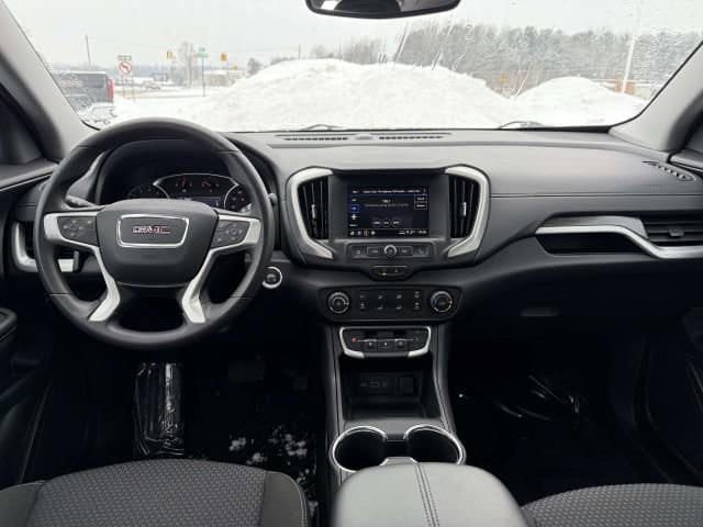 Used 2024 GMC Terrain SLE image 15