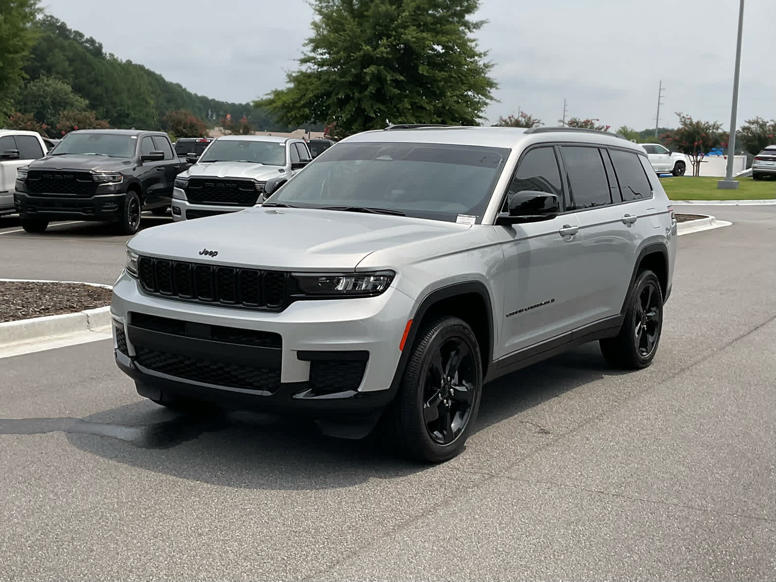Used 2023 Jeep Grand Cherokee L Laredo