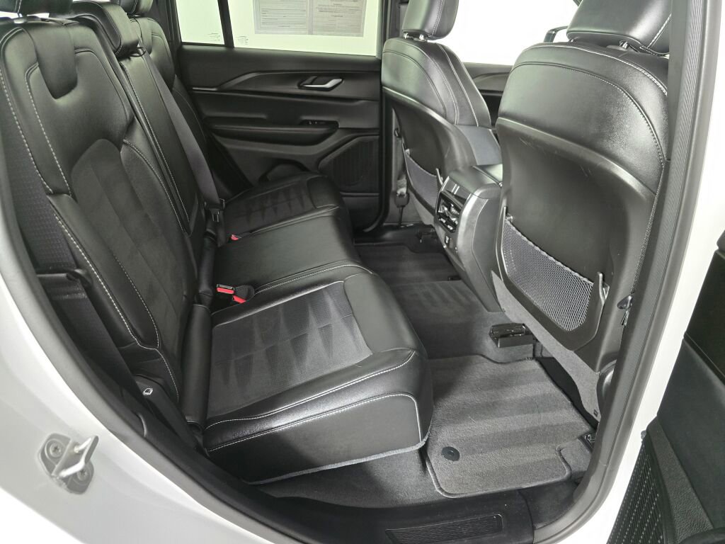 Used 2023 Jeep Grand Cherokee Altitude image 37