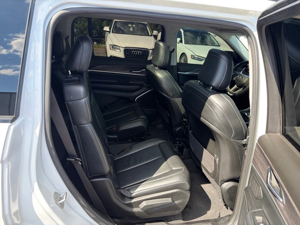 Used 2021 Jeep Grand Cherokee L Limited AWD/4WD image 33