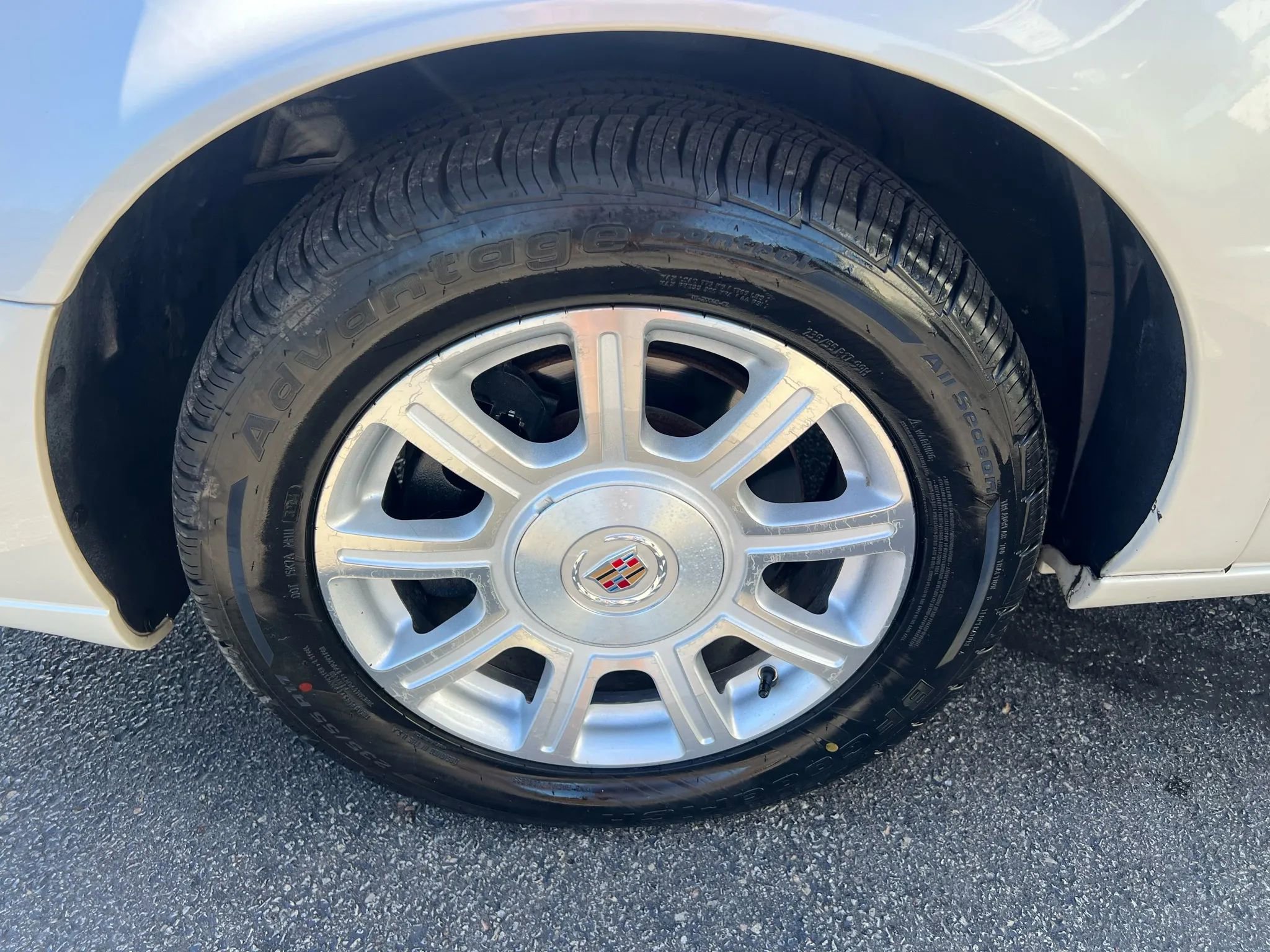 Used 2009 Cadillac DTS w/ Trunk Convenience Package FWD image 63
