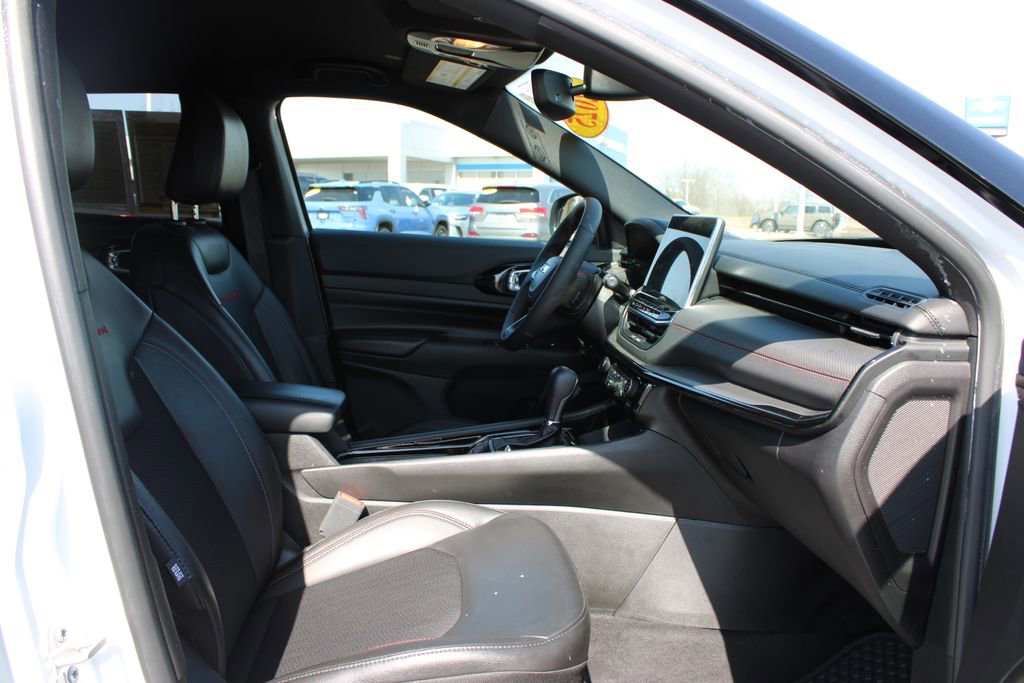 Used 2025 Jeep Compass Trailhawk image 27