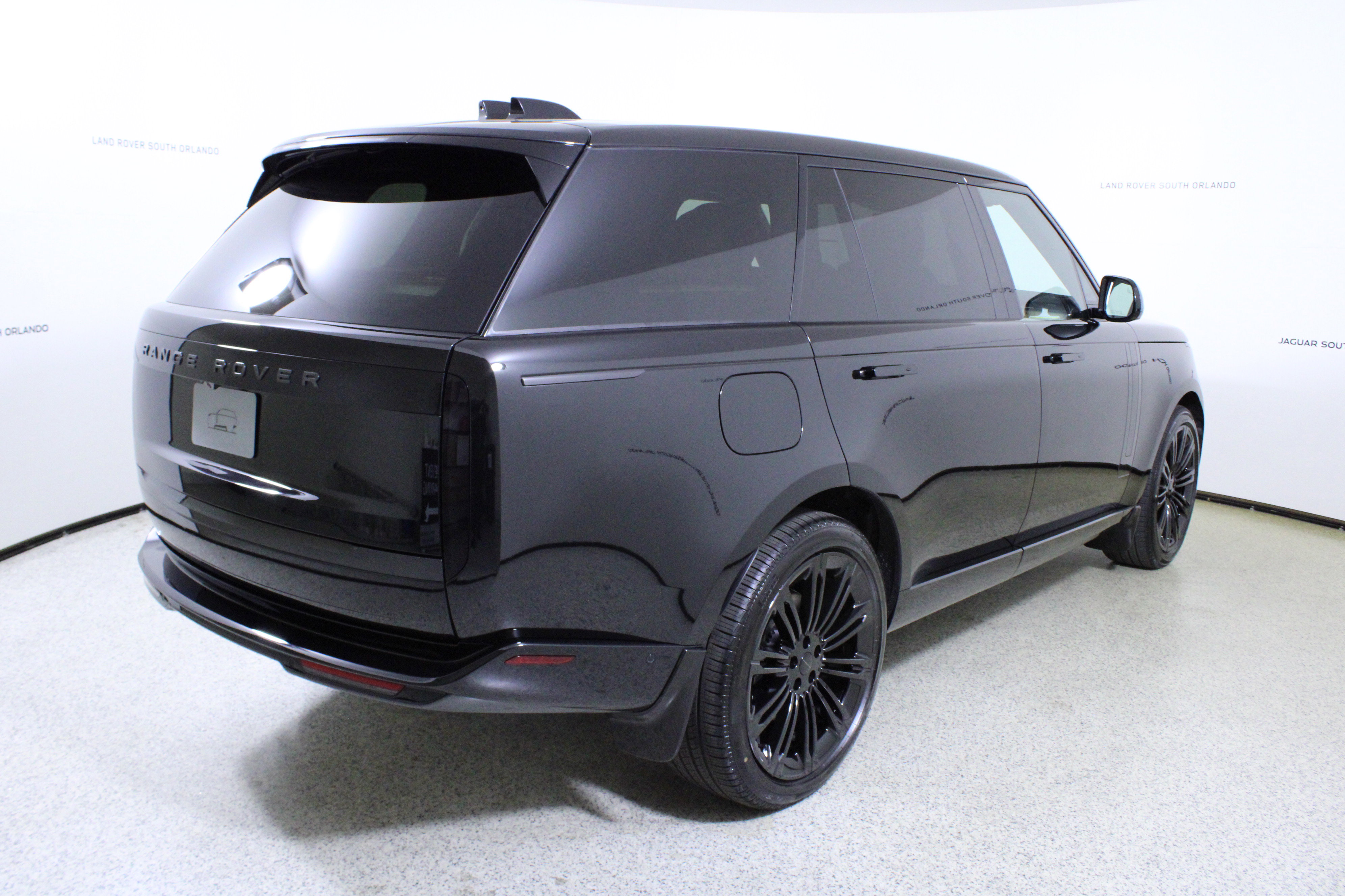 New 2026 Land Rover Range Rover Long Wheelbase SE image 7