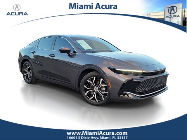 Used 2023 Toyota Crown Limited image 1