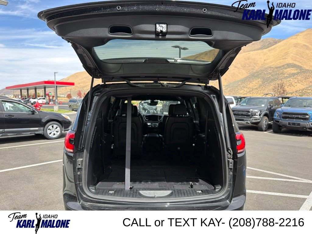 Used 2025 Chrysler Pacifica Select FWD image 6