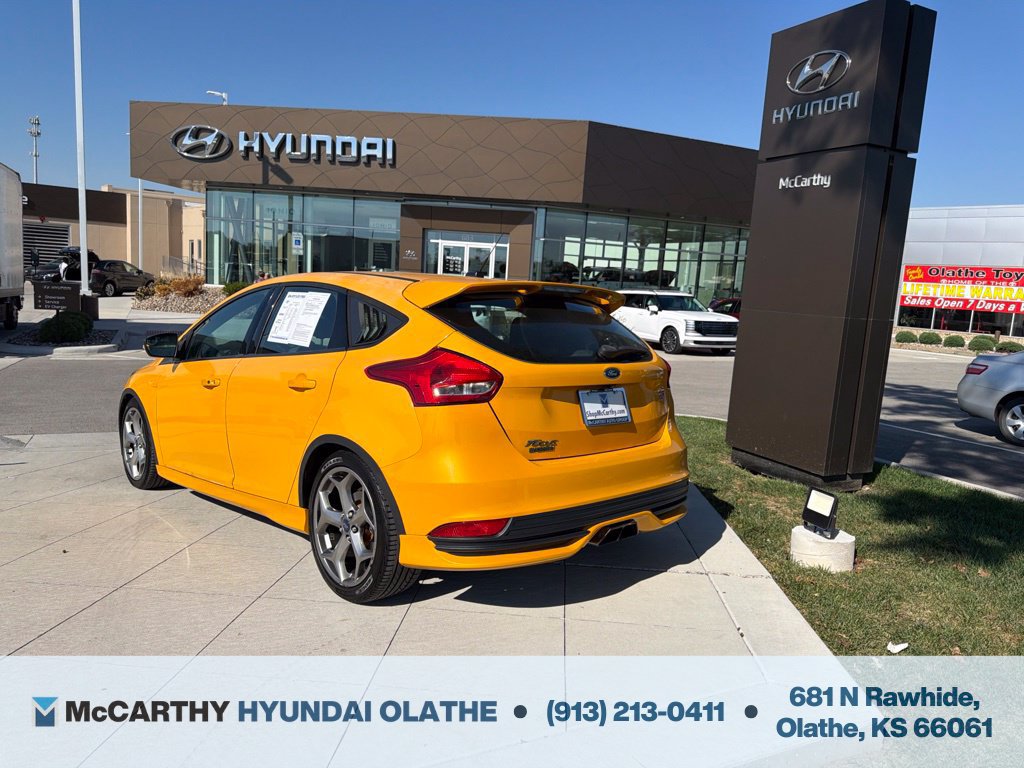 Used 2016 Ford Focus ST w/ Equipment Group 402A FWD image 3