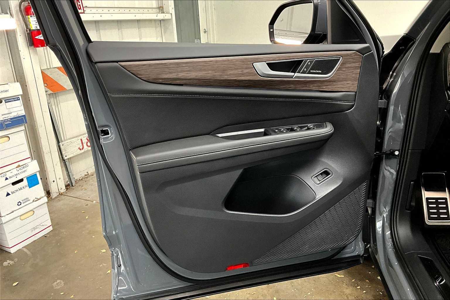 New 2026 Volkswagen Atlas SEL Premium R-Line image 23