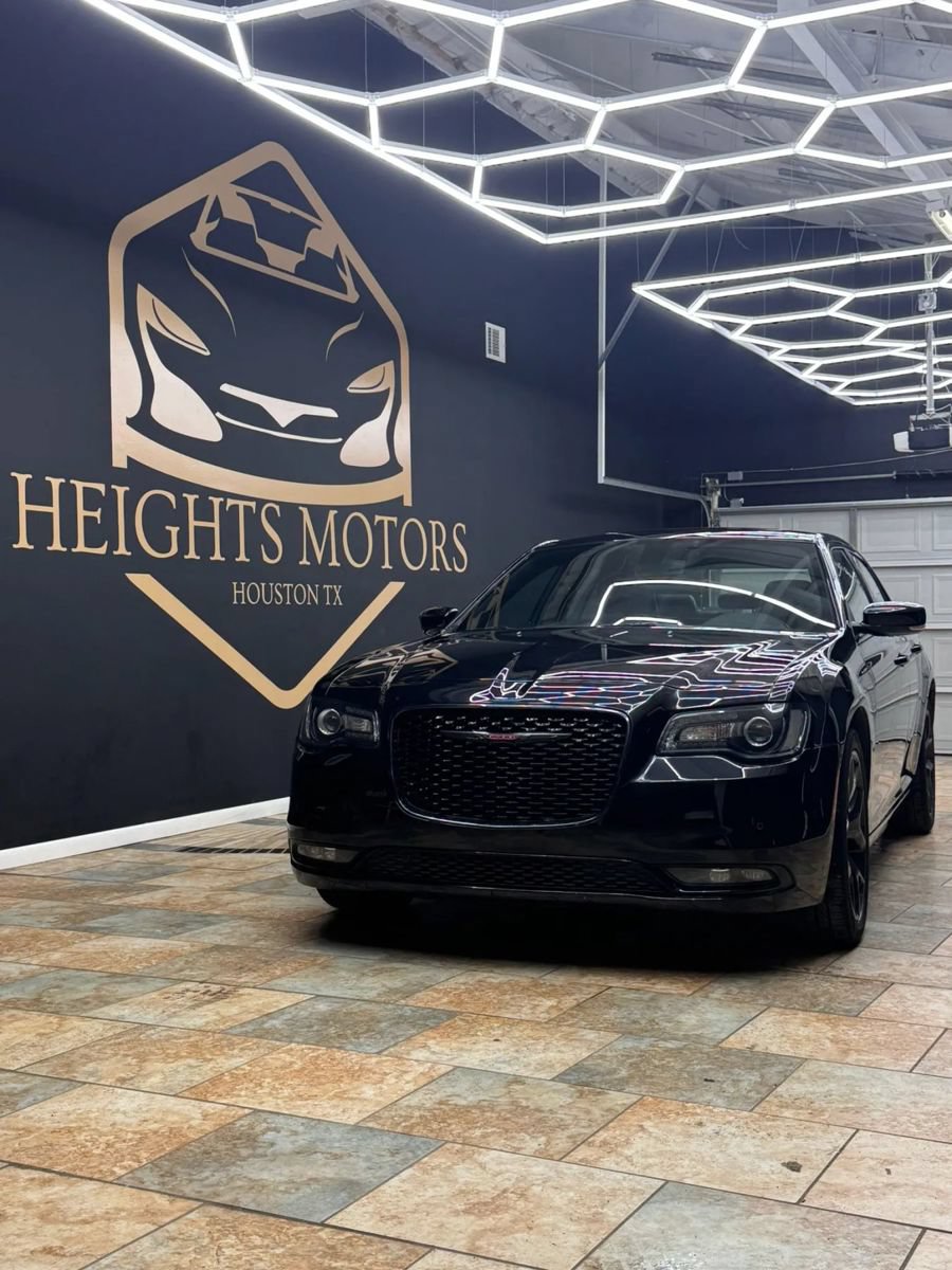 Used 2023 Chrysler 300 S RWD image 2