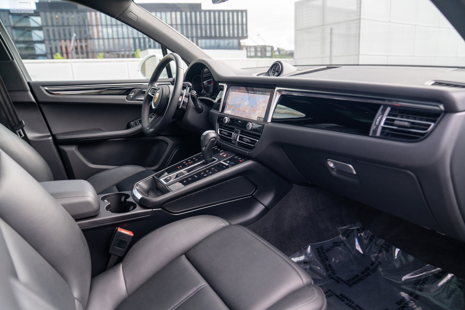 Certified 2023 Porsche Macan Turbo AWD/4WD image 25