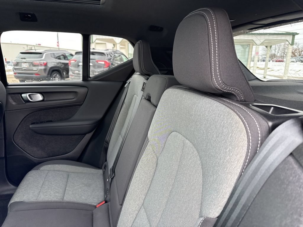 Used 2024 Volvo XC40 B5 Core AWD/4WD image 36