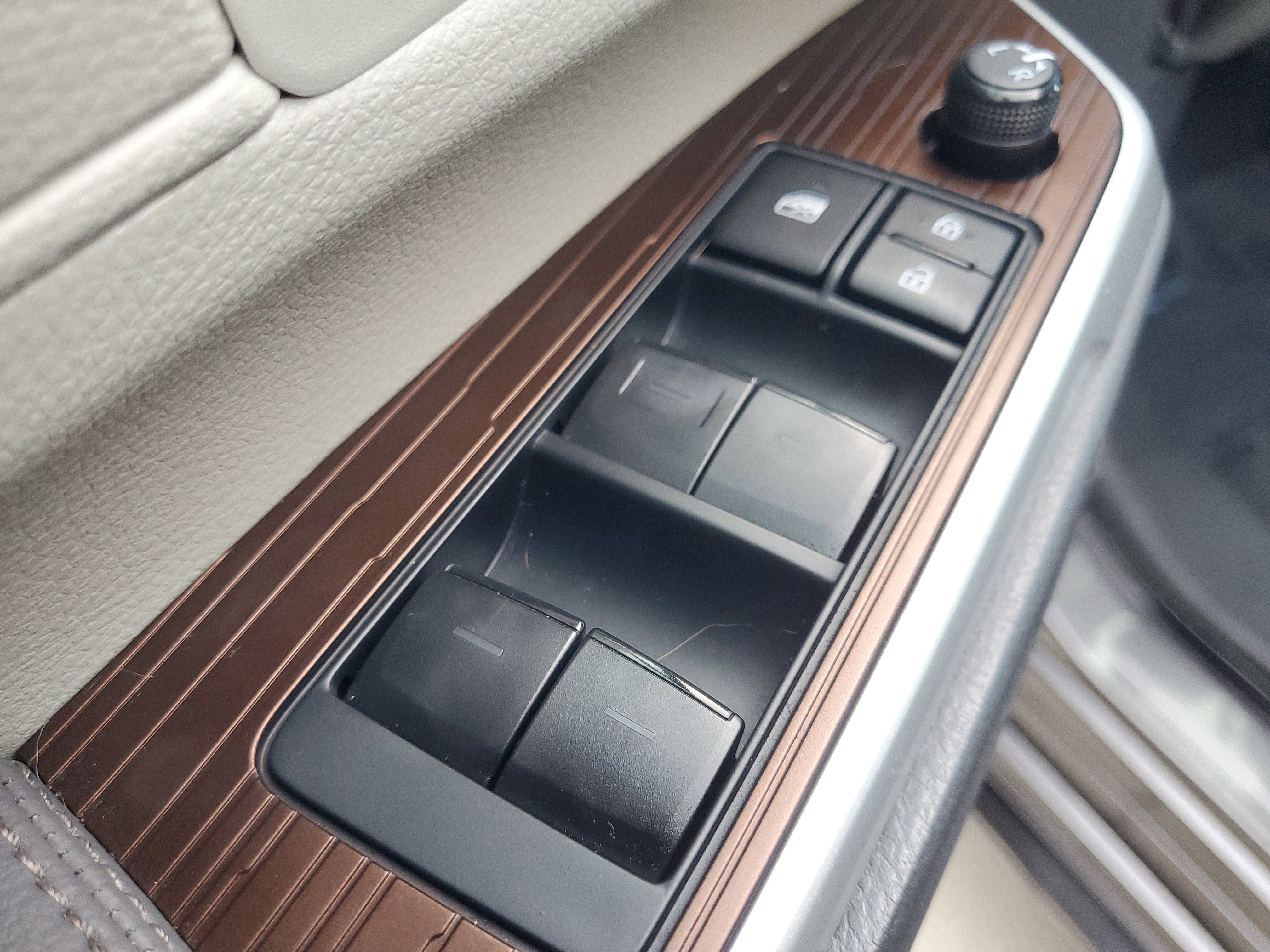 Used 2023 Toyota Sienna XLE image 22