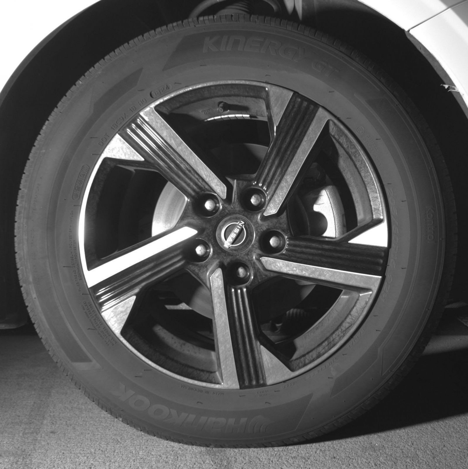 Used 2025 Nissan Sentra SV FWD image 13