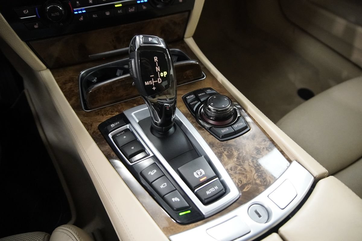 Used 2013 BMW 740Li xDrive w/ Executive Pkg AWD/4WD image 25