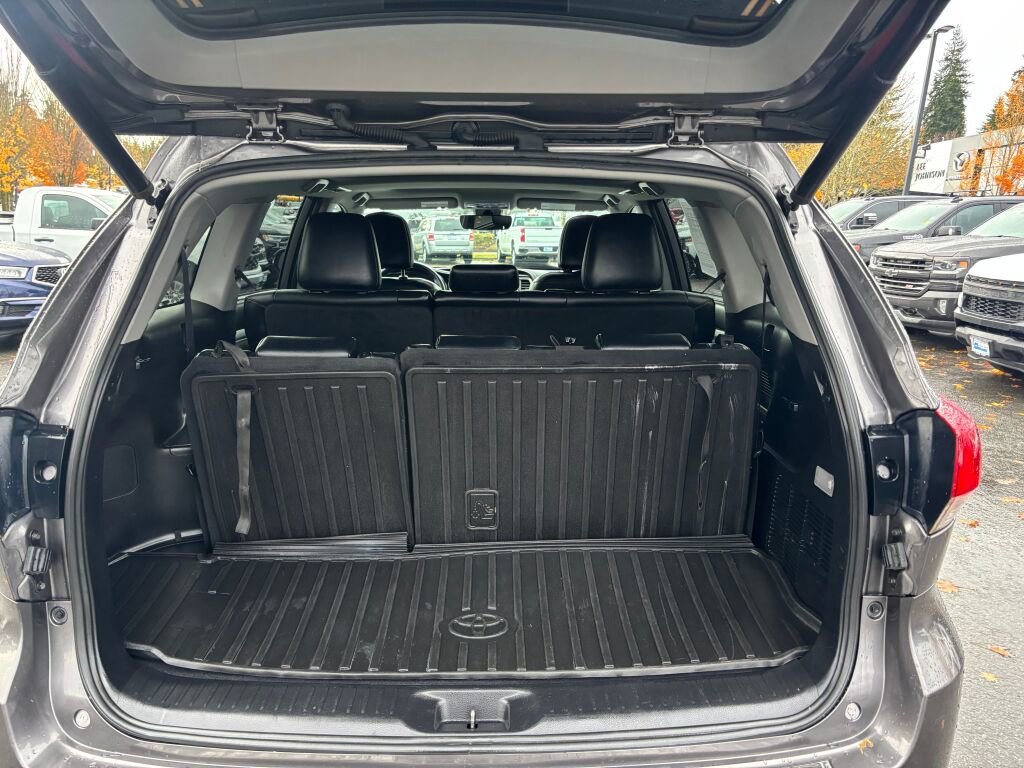 Used 2019 Toyota Highlander XLE image 11
