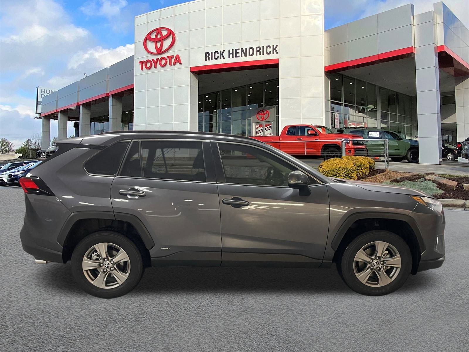 Used 2025 Toyota RAV4 XLE image 37
