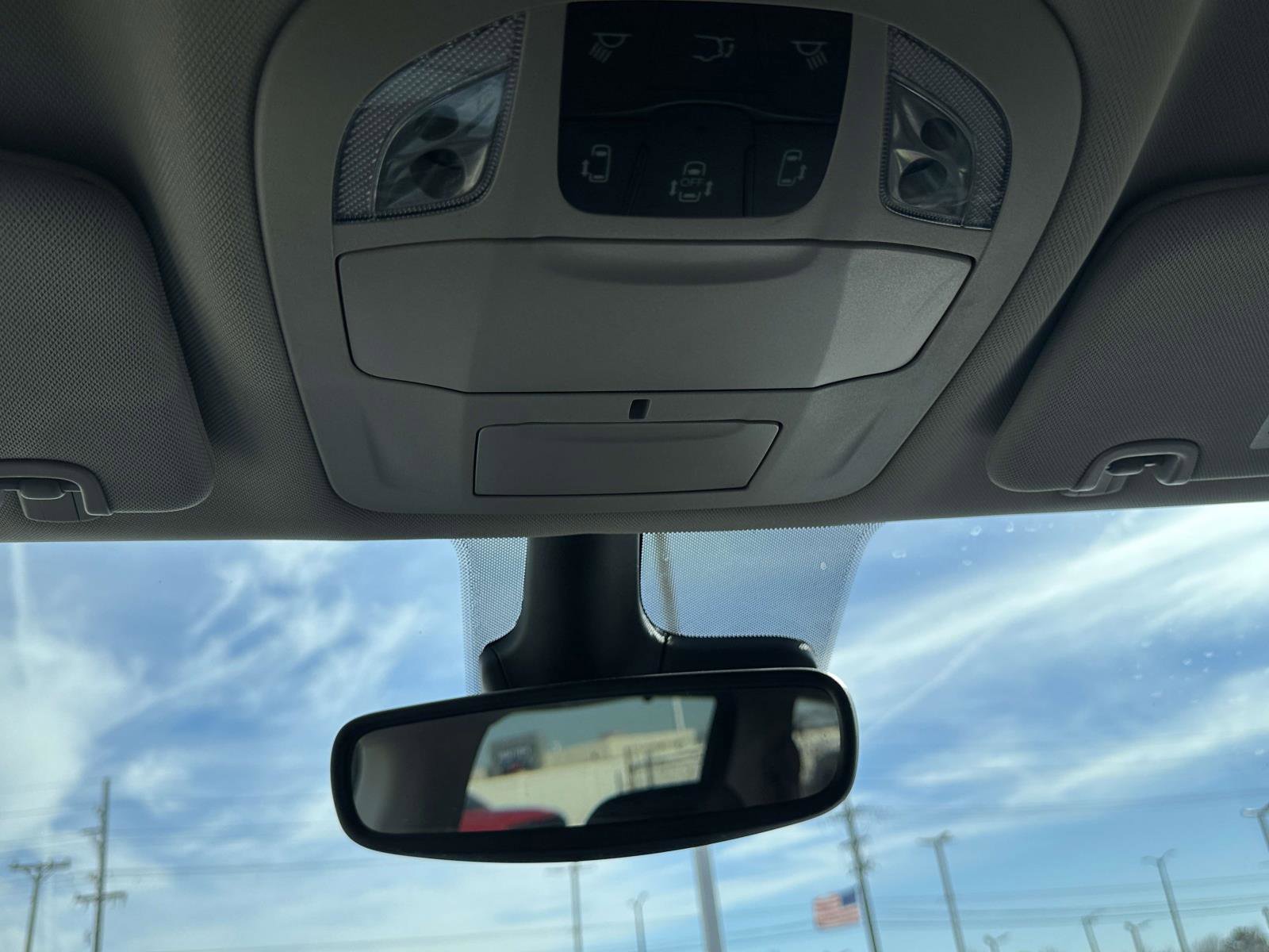 Used 2023 Chrysler Pacifica Touring-L image 29