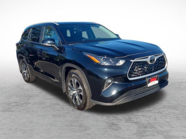 Certified 2026 Toyota Highlander XLE AWD/4WD image 3