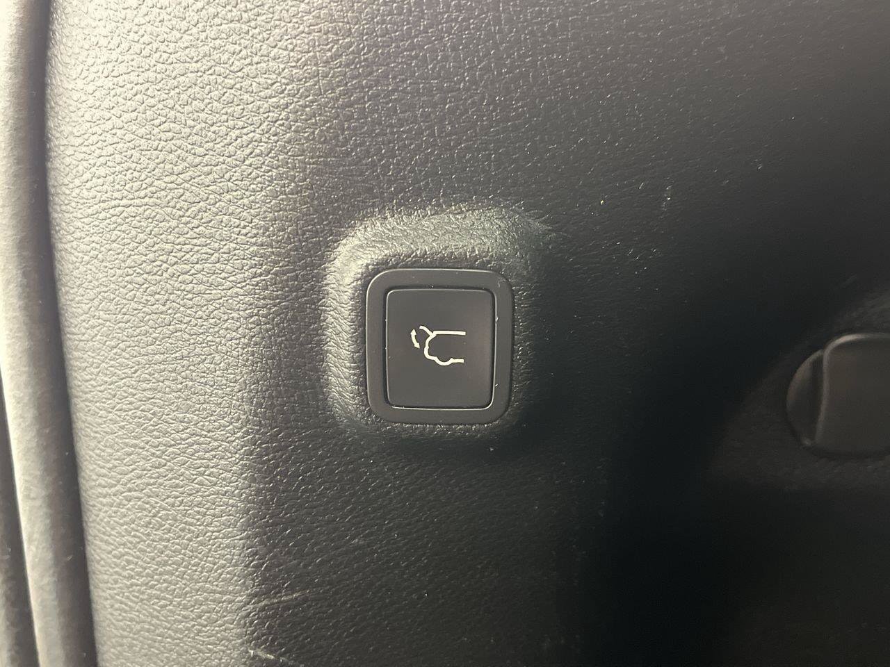 Used 2019 Jeep Cherokee Trailhawk AWD/4WD image 31