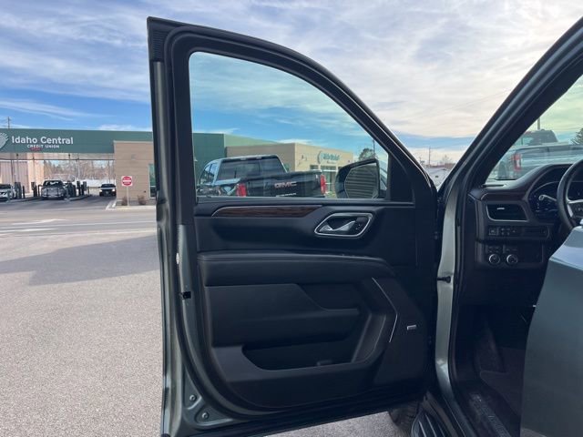Used 2023 Chevrolet Suburban Premier AWD/4WD image 26