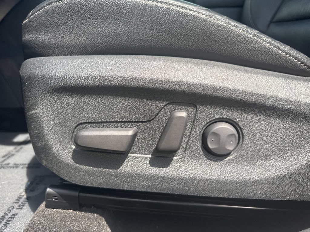 Used 2017 Kia Niro Touring w/ Advanced Technology Package FWD image 9