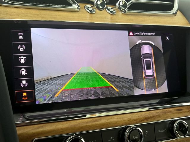 Used 2023 Bentley Bentayga Plug-In Hybrid image 20