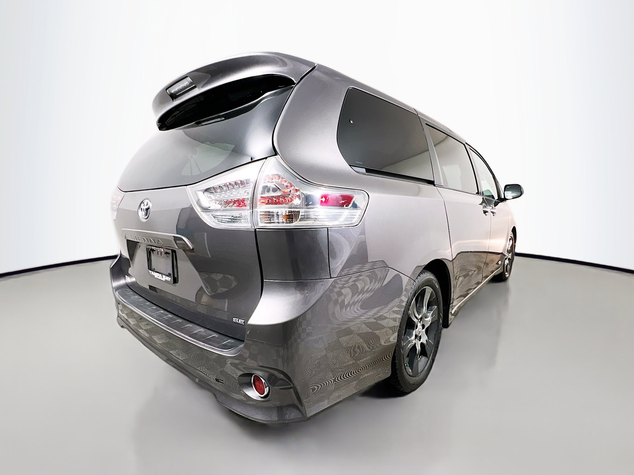 Used 2015 Toyota Sienna SE w/ SE Preferred Package image 4