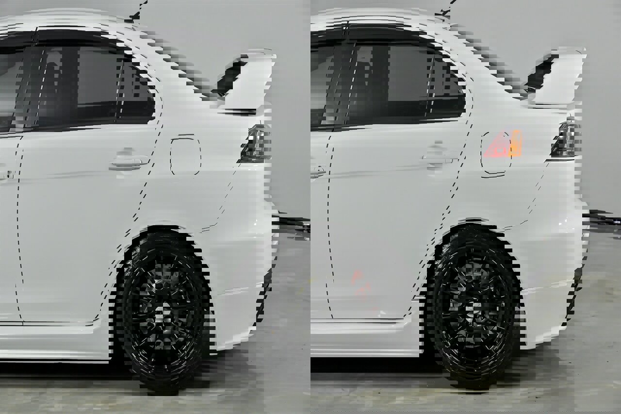 Used 2014 Mitsubishi Lancer Evolution GSR image 9