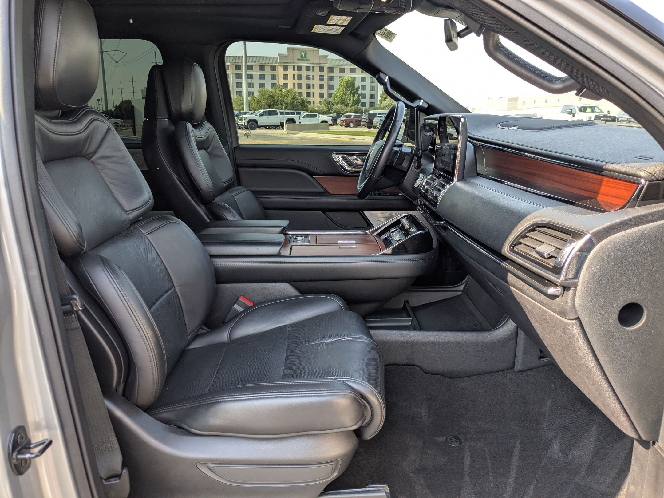 Used 2021 Lincoln Navigator Reserve AWD/4WD image 31