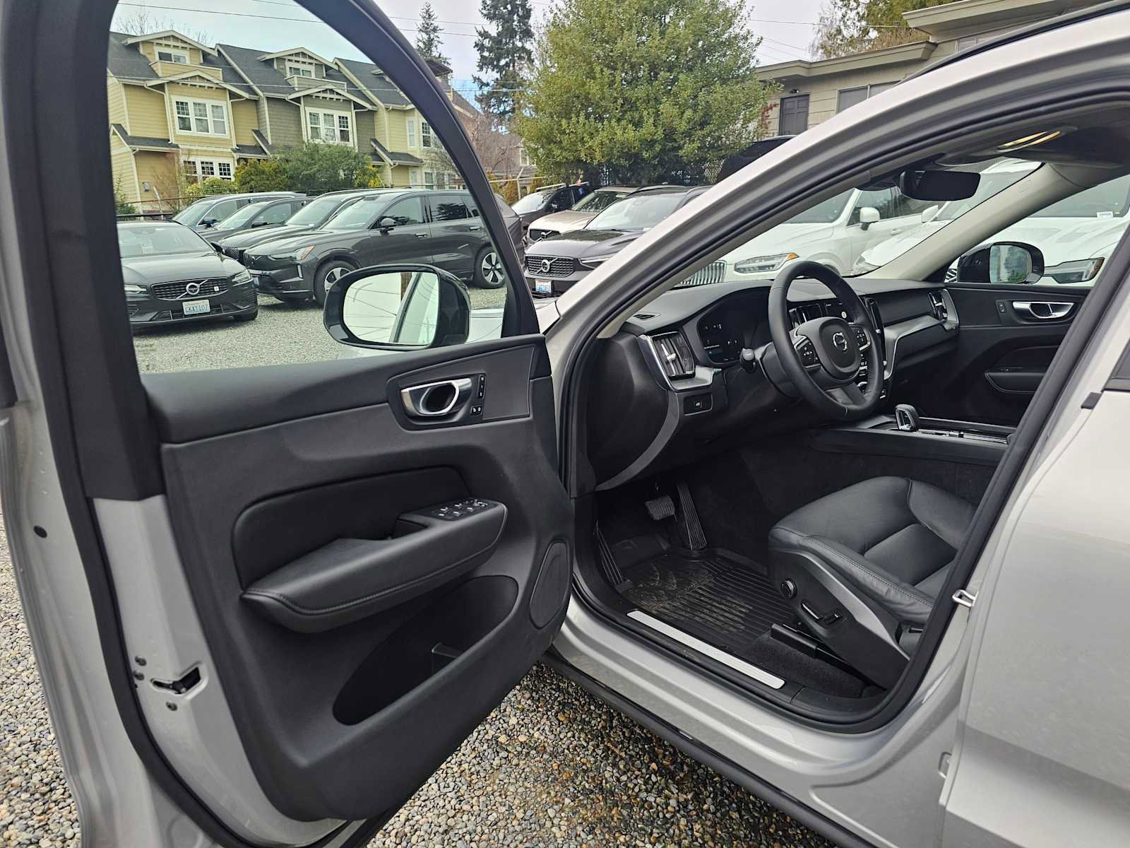 Certified 2025 Volvo XC60 B5 Core w/ Protection Package Premier image 15