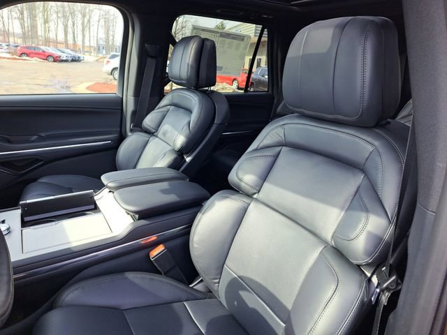 New 2026 Lincoln Navigator Reserve w/ Jet Appearance Package AWD/4WD image 32