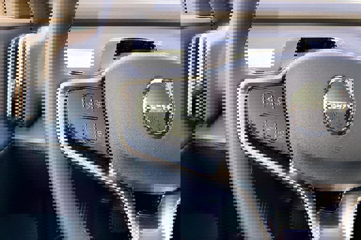 New 2025 Volvo EX30 Plus w/ Protection Package Premier image 17