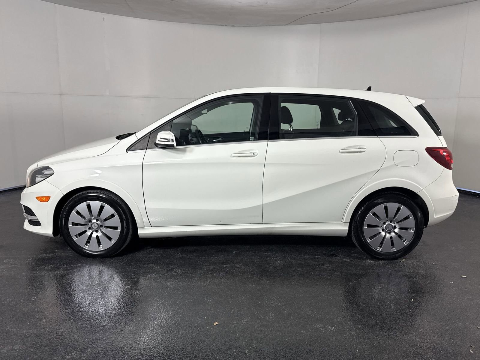 Used 2017 Mercedes-Benz B 250e image 5