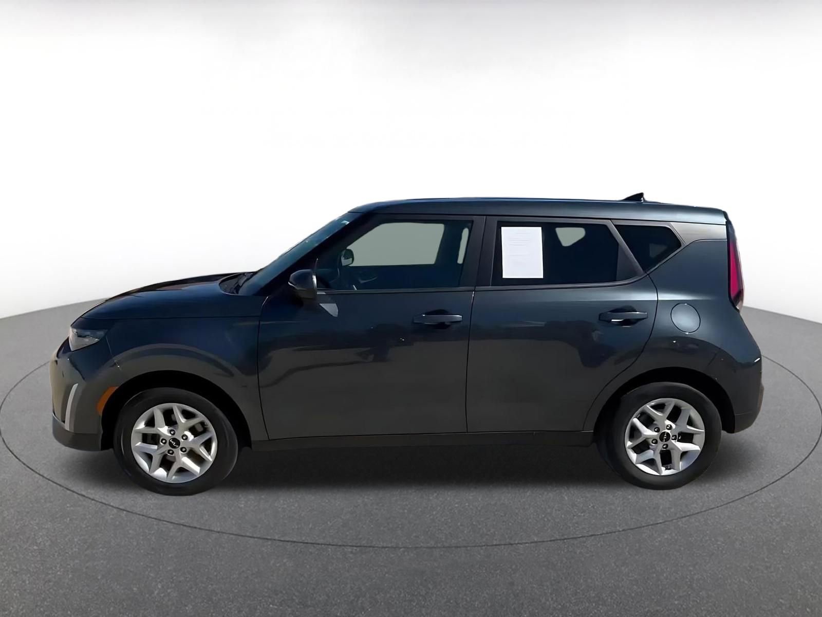 Used 2024 Kia Soul LX w/ Option Group 015 FWD image 8