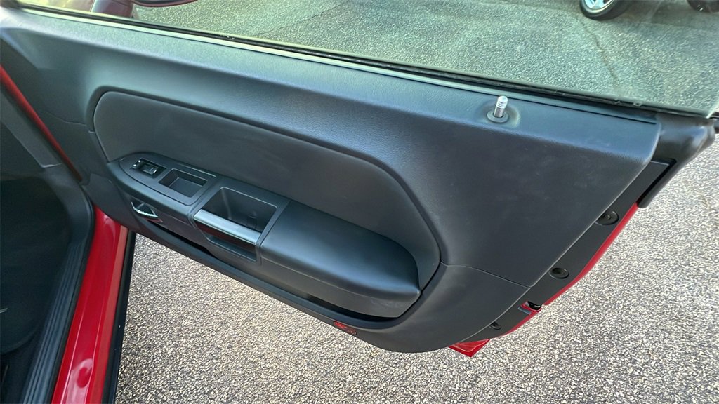 Used 2012 Dodge Challenger SXT image 17