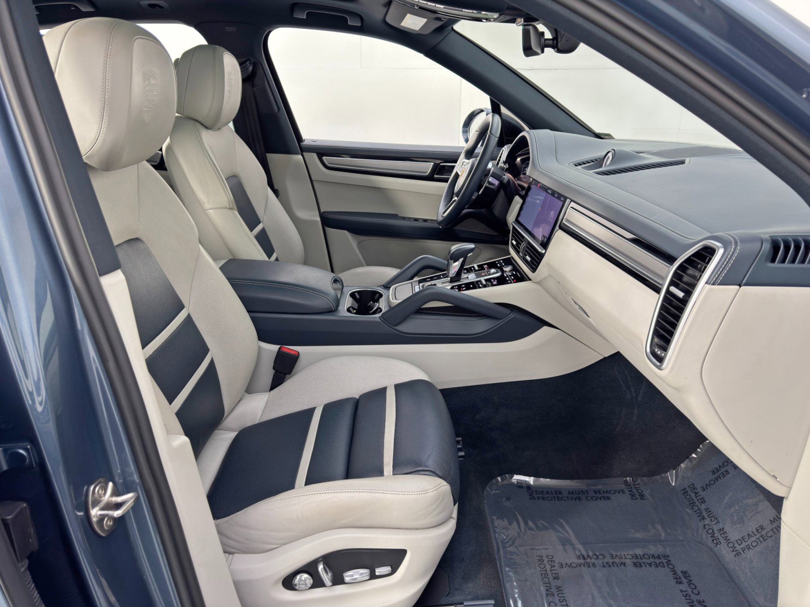 Used 2020 Porsche Cayenne S w/ Premium Package image 16