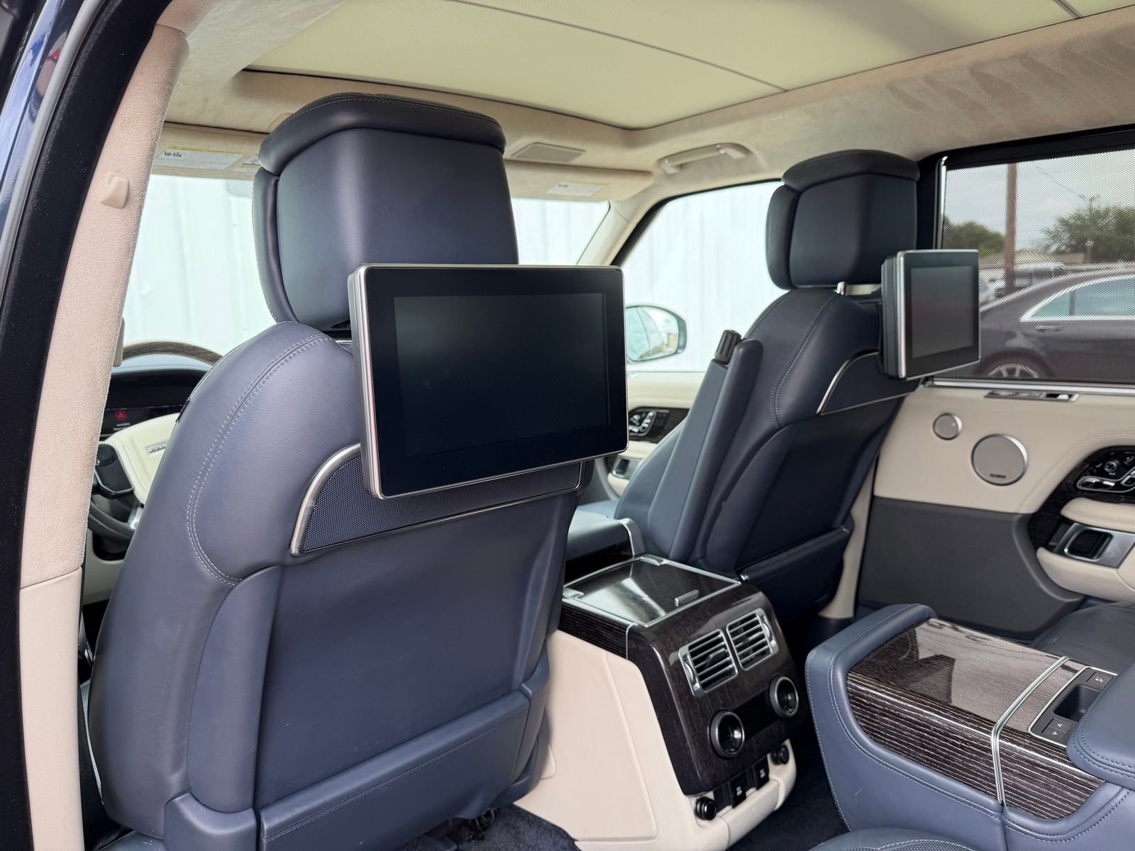Used 2019 Land Rover Range Rover Long Wheelbase Autobiography AWD/4WD image 17