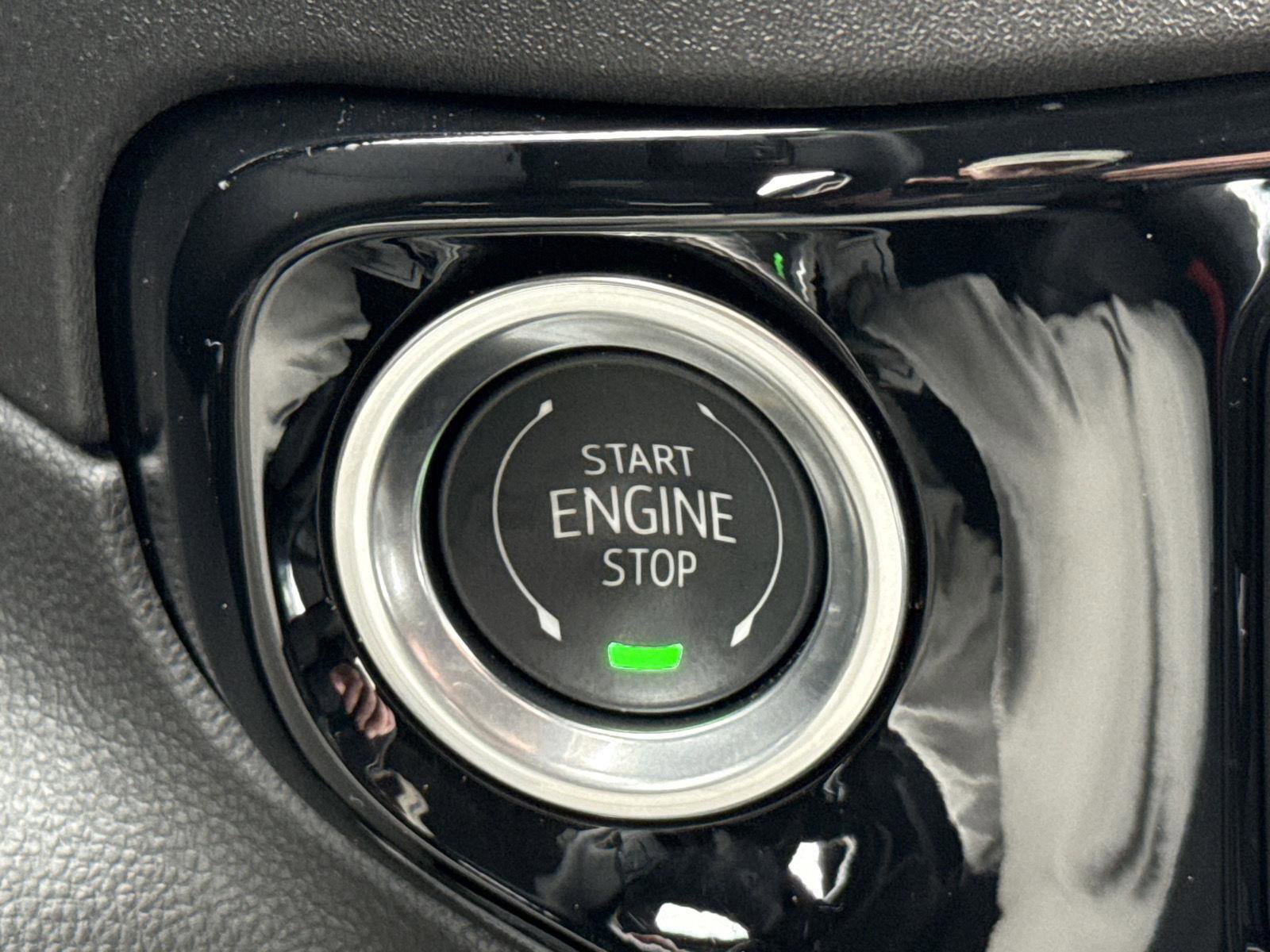 Used 2025 Chevrolet Silverado 1500 LTZ image 23