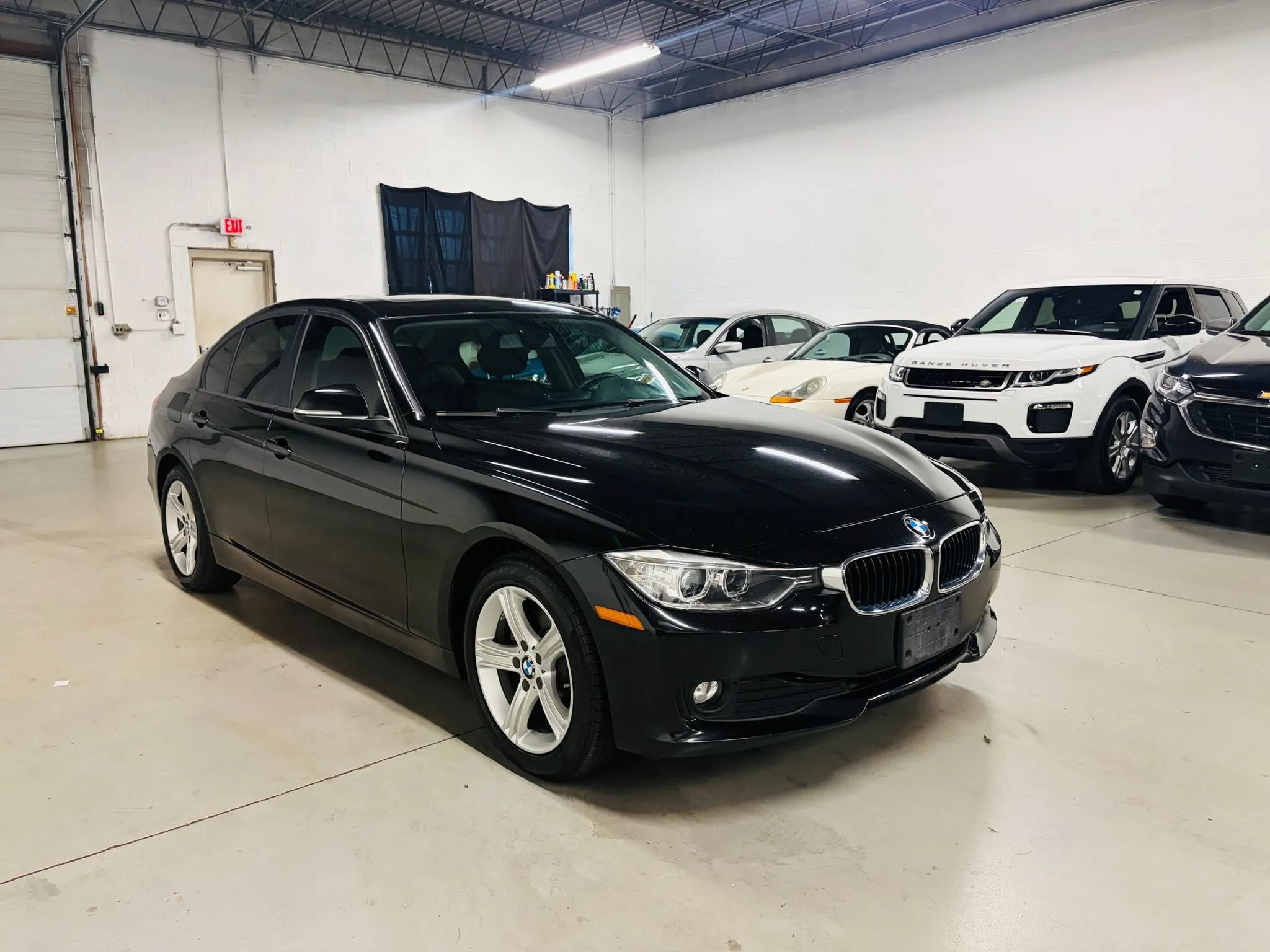 Used 2013 BMW 320i xDrive Sedan AWD/4WD image 4