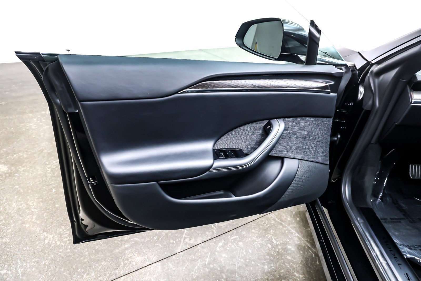 Used 2022 Tesla Model S AWD image 19