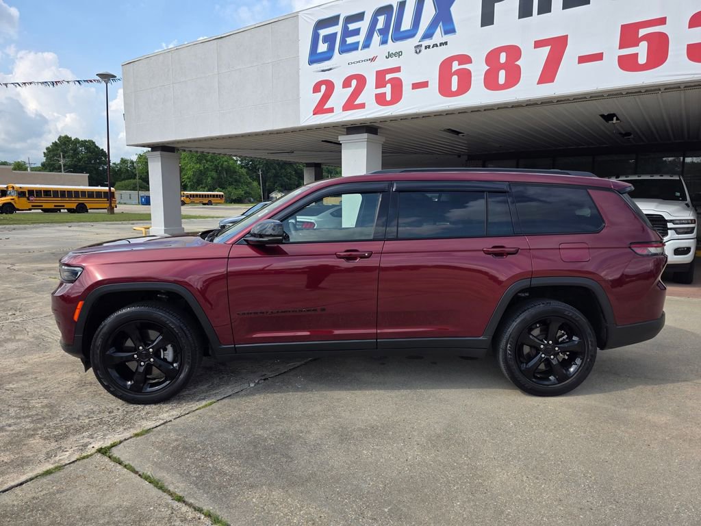 Used 2023 Jeep Grand Cherokee L Laredo RWD image 2