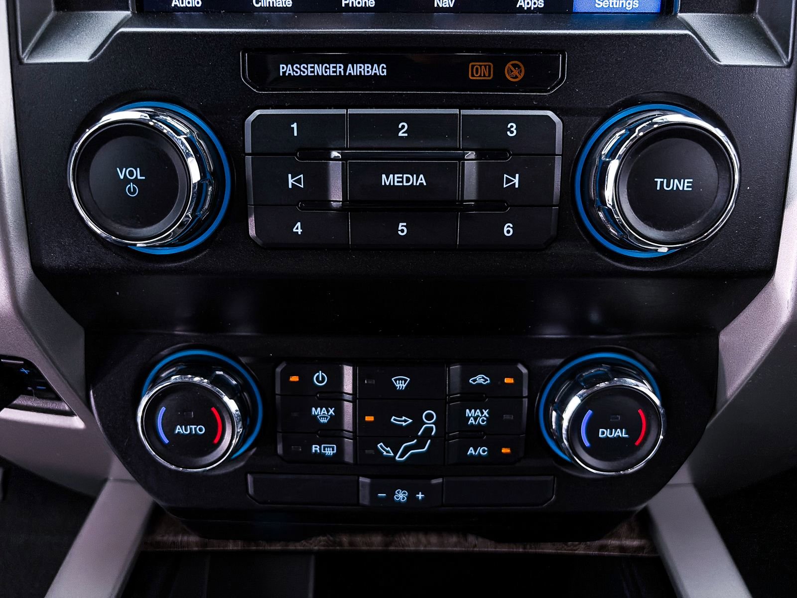 Used 2019 Ford F250 Lariat w/ FX4 Off-Road Package AWD/4WD image 21