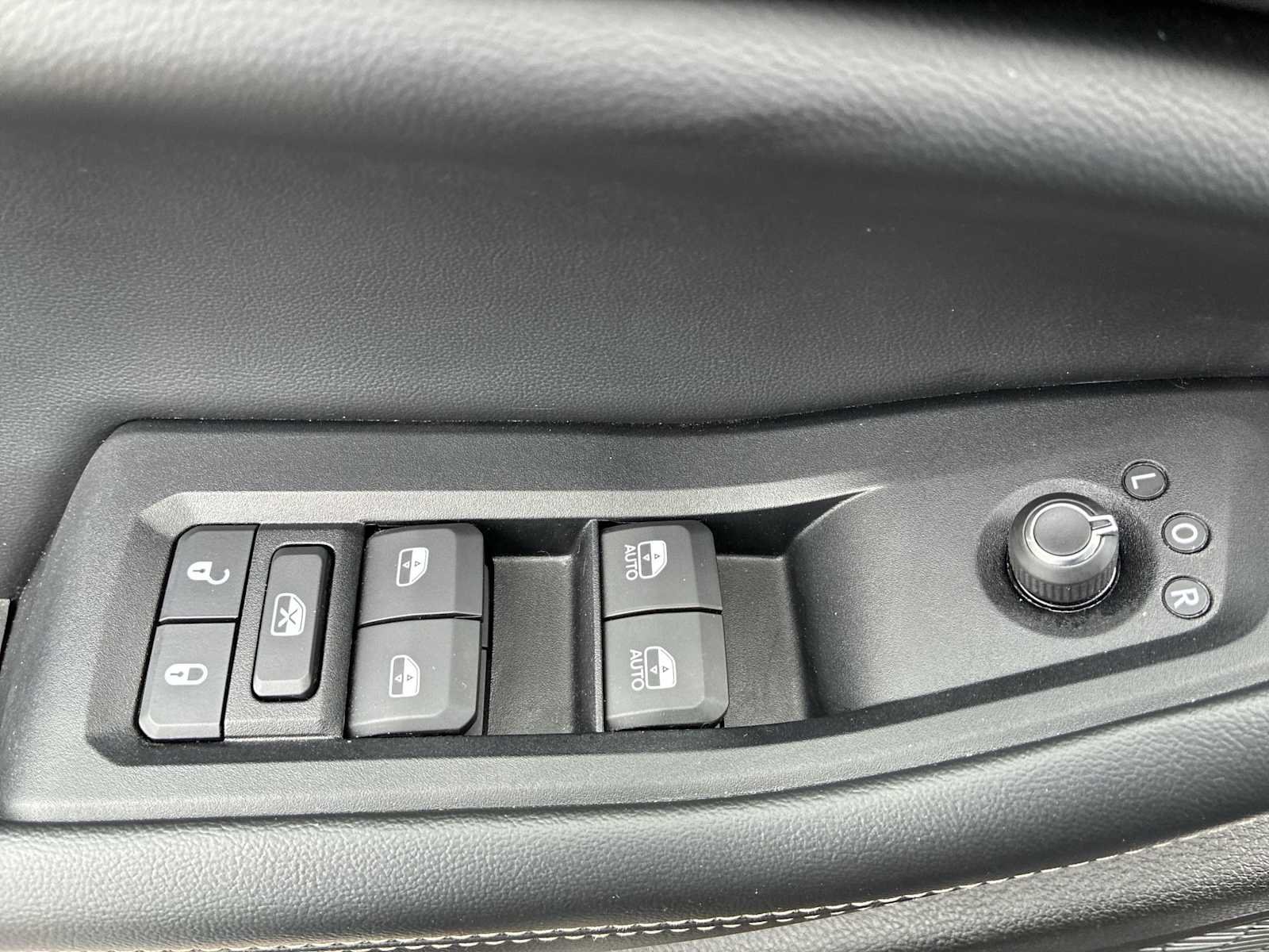 Used 2023 Jeep Grand Cherokee Laredo AWD/4WD image 15