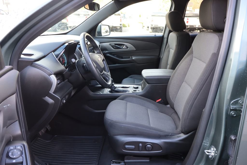 Used 2023 Chevrolet Traverse LT image 4