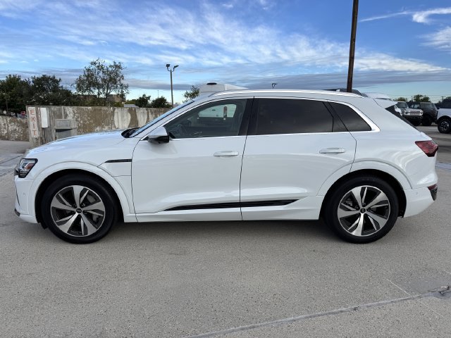 Used 2024 Audi Q8 e-tron Premium Plus w/ Premium Plus Package AWD/4WD image 8