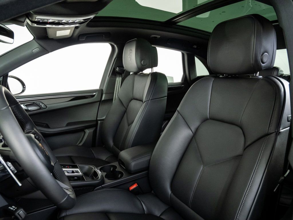 New 2026 Porsche Macan AWD/4WD image 5