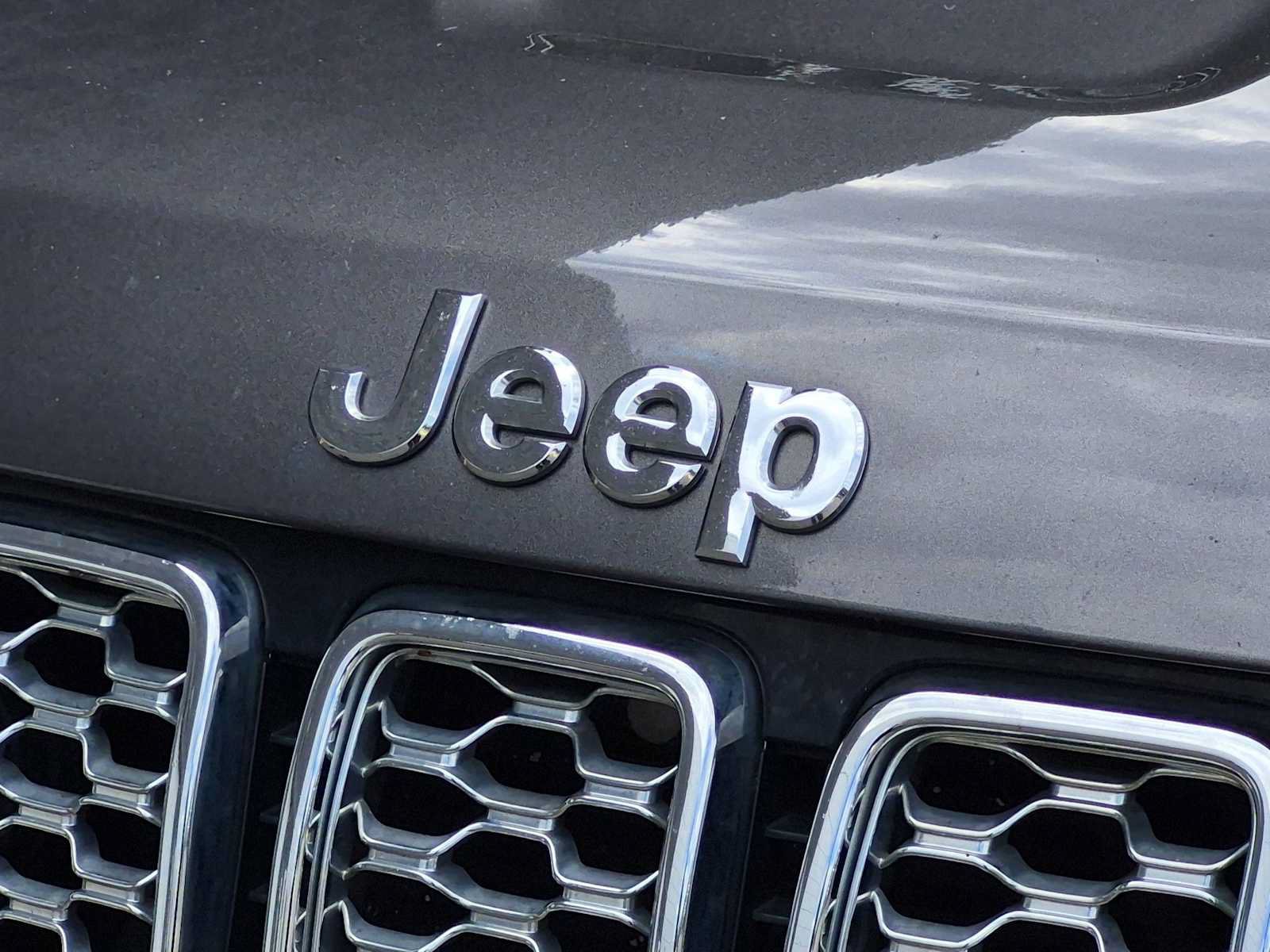 Used 2020 Jeep Grand Cherokee Overland AWD/4WD image 12