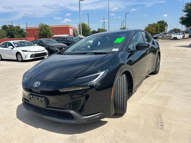 Used 2025 Toyota Prius LE FWD image 7