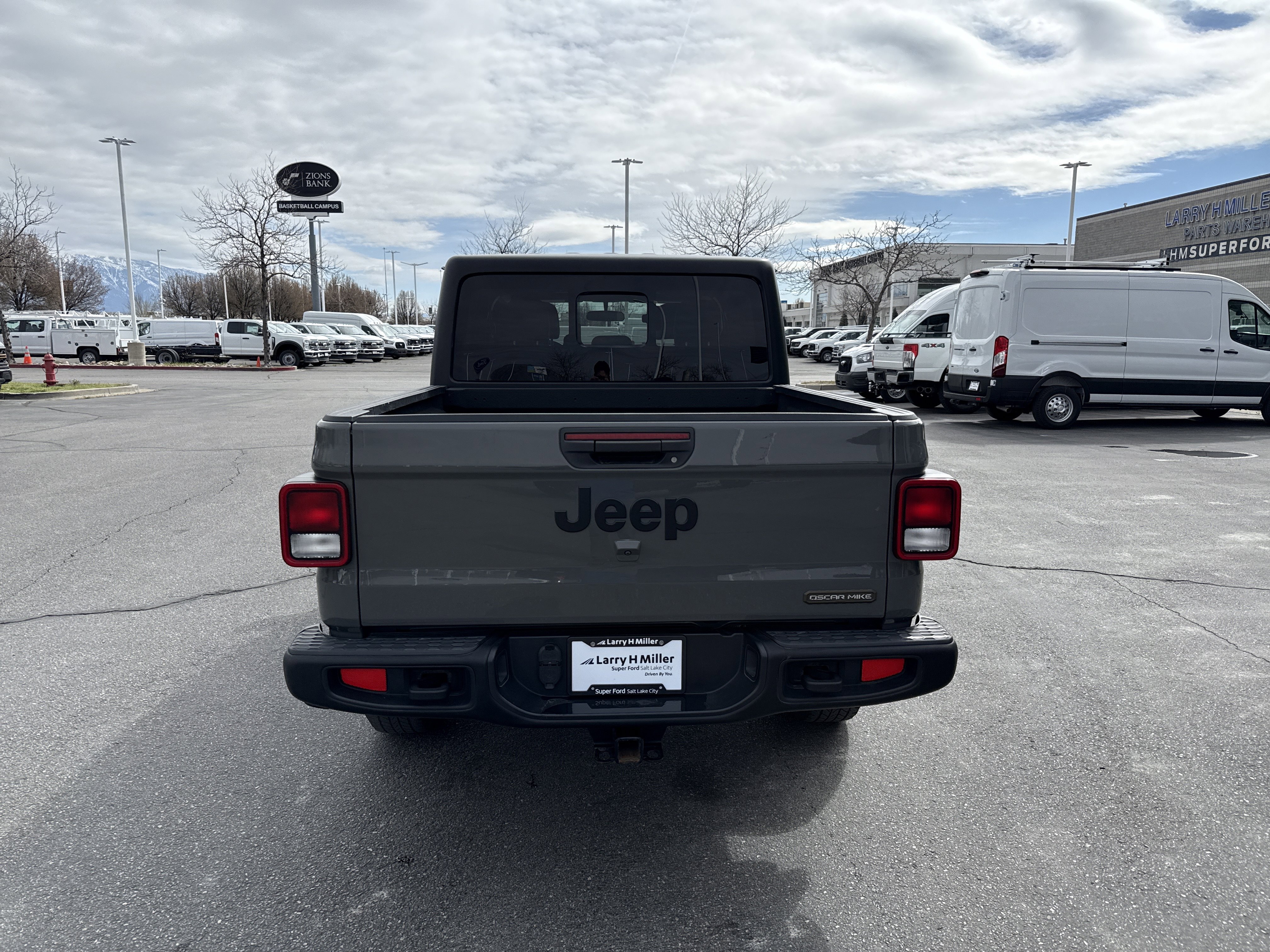 Used 2023 Jeep Gladiator Sport image 4
