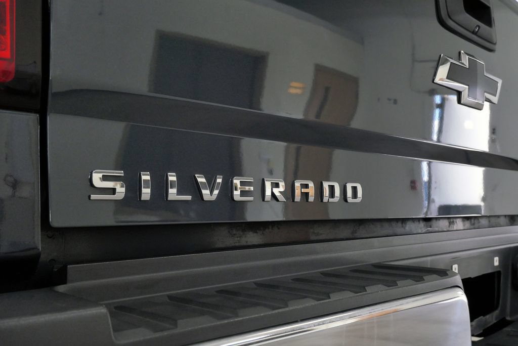 Used 2018 Chevrolet Silverado 2500 LT w/ All Star Edition AWD/4WD image 9