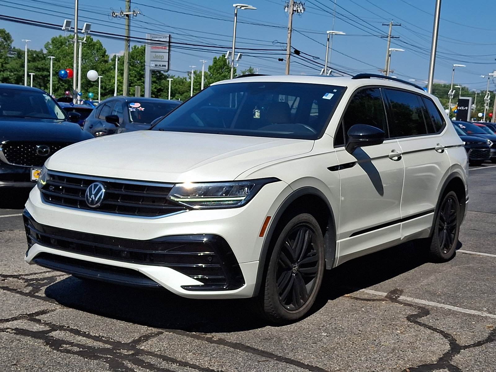 Used 2022 Volkswagen Tiguan SE R-Line AWD/4WD image 2